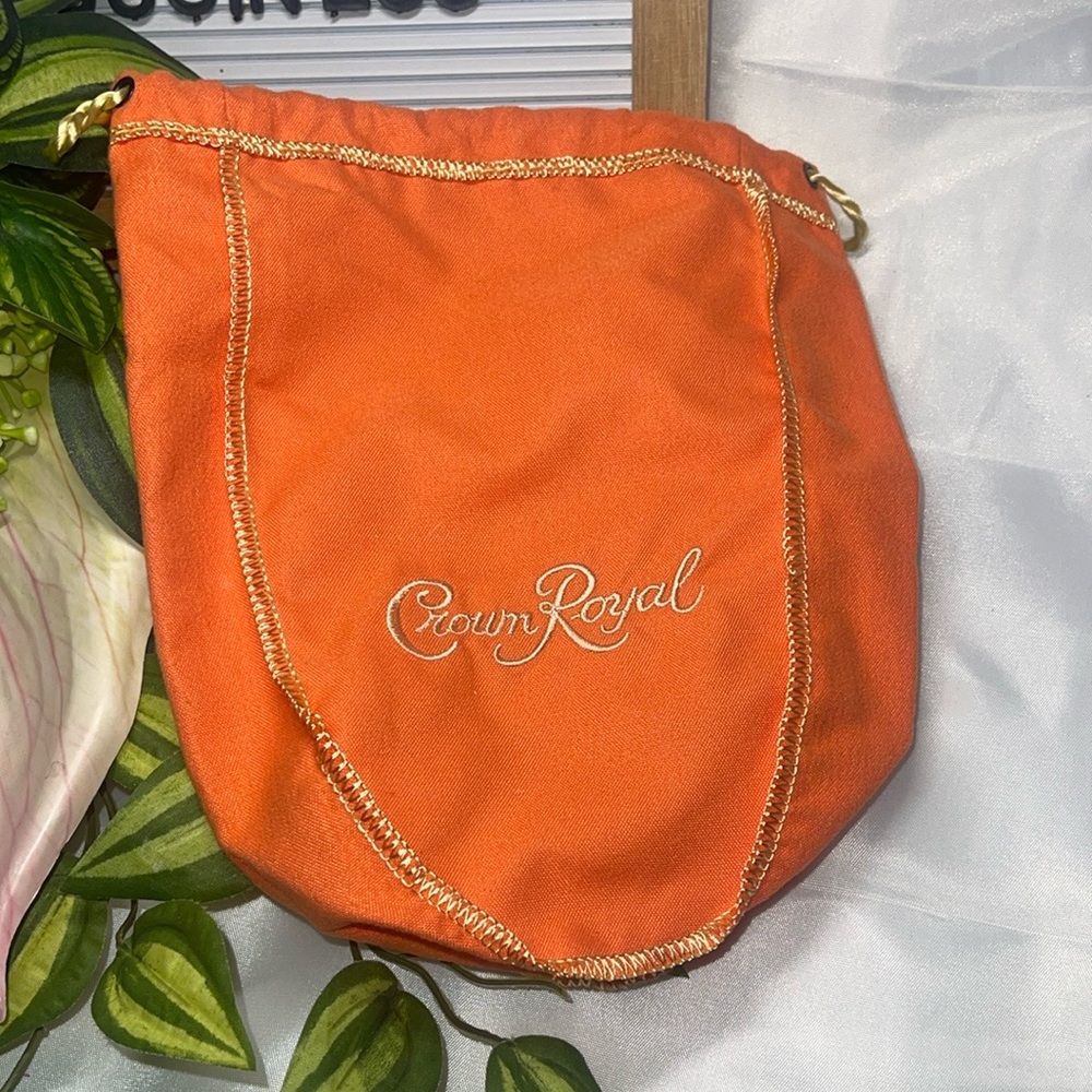Crown royal whiskey 🍑